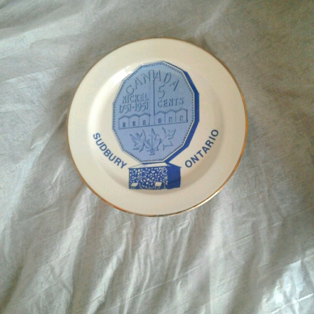 Souvenir collector plate 22k gold rim Sunbury ONT.